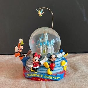 Disney Globe like new has been in bubble wrap in the closet. Perfect condition.
